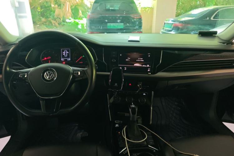 Used Volkswagen Passat 2019 330TSI Elite Edition China VI Center Console