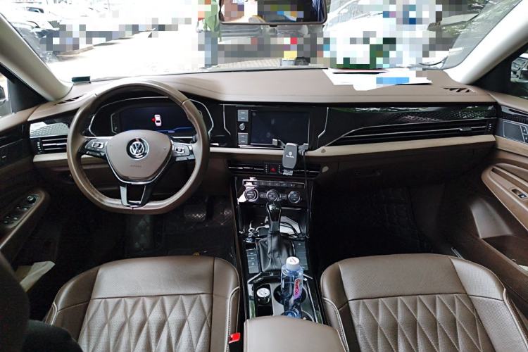 Used Volkswagen Passat 2019 330TSI Luxury Edition China VI Standard Center Console