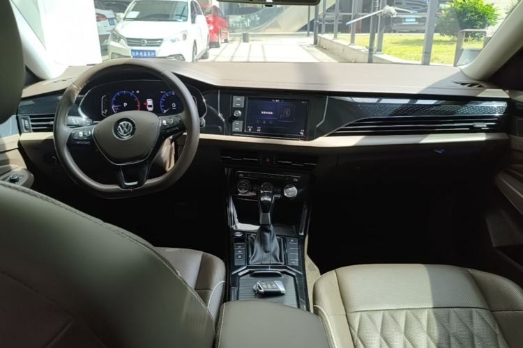 Used Volkswagen Passat 2019 330TSI Luxury Edition China VI Standard Center Console