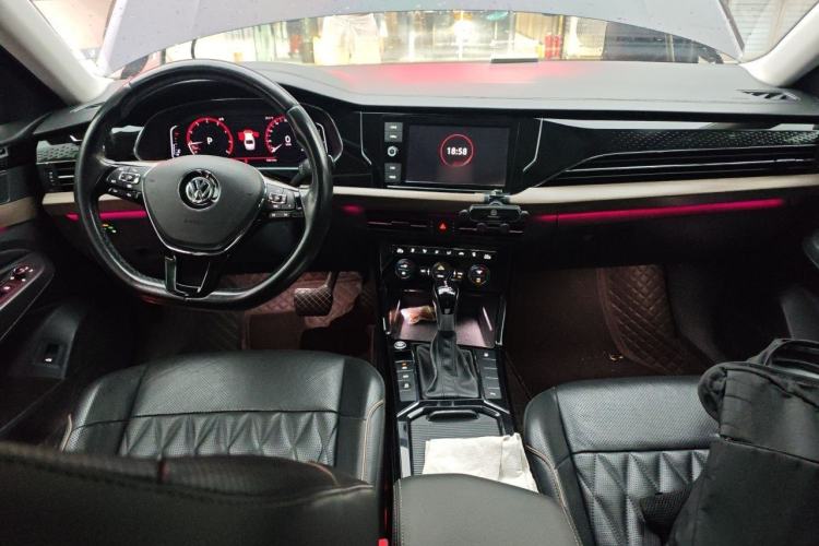 Used Volkswagen Passat 2019 330TSI Luxury Edition China VI Standard Center Console