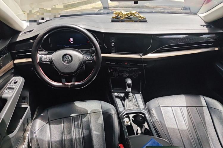 Used Volkswagen Passat 2019 330TSI Luxury Edition China VI Standard Center Console