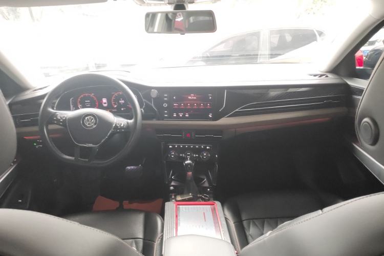 Used Volkswagen Passat 2019 330TSI Luxury Edition China VI Standard Center Console