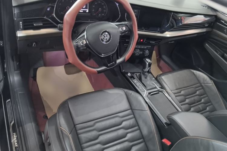 Used Volkswagen Passat 2019 330TSI Elite Edition China VI Center Console