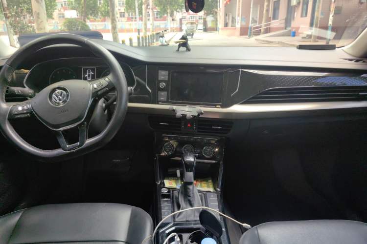 Used Volkswagen Passat 2019 330TSI Elite Edition China VI Center Console
