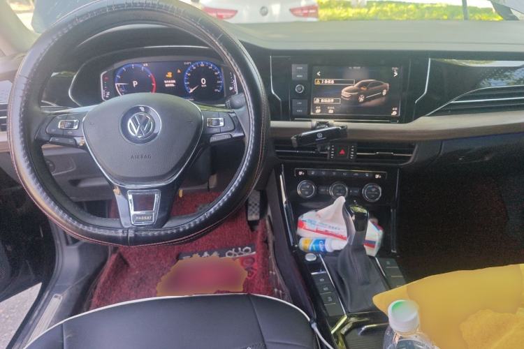 Used Volkswagen Passat 2019 330TSI Luxury Edition China VI Standard Center Console