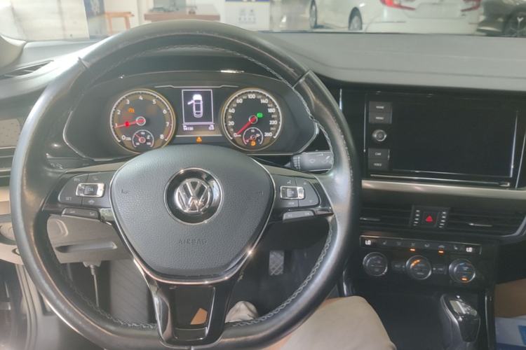 Used Volkswagen Passat 2019 330TSI Elite Edition China VI Center Console