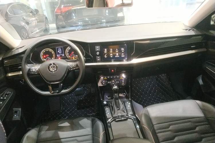 Used Volkswagen Passat 2019 330TSI Elite Edition China VI Center Console