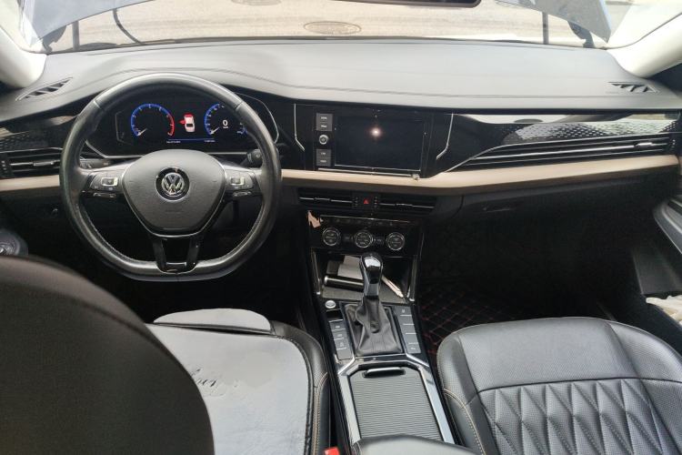 Used Volkswagen Passat 2019 330TSI Luxury Edition China VI Standard Center Console