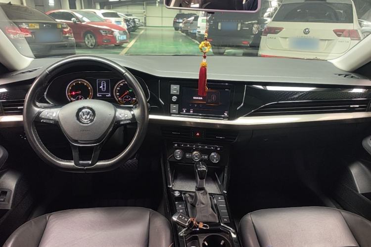 Used Volkswagen Passat 2019 330TSI Elite Edition China VI Center Console