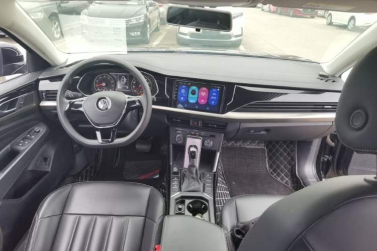 Used Volkswagen Passat 2019 280TSI Business Edition China VI Center Console