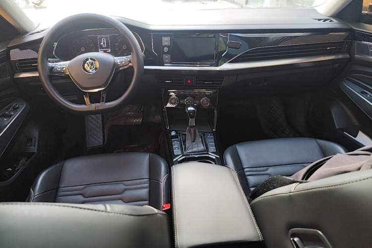 Used Volkswagen Passat 2019 330TSI Elite Edition China VI Center Console