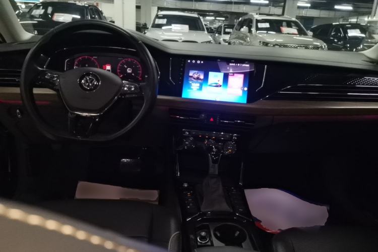 Used Volkswagen Passat 2019 380TSI Luxury Edition China VI Standard Center Console