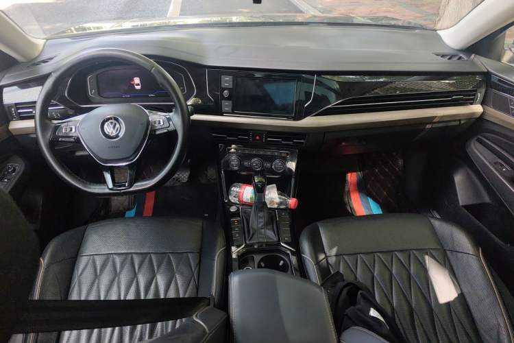 Used Volkswagen Passat 2019 330TSI Luxury Edition China VI Standard Center Console