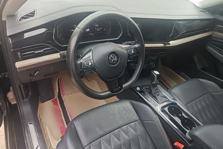 Used Volkswagen Passat 2019 380TSI Luxury Edition China VI Standard Center Console
