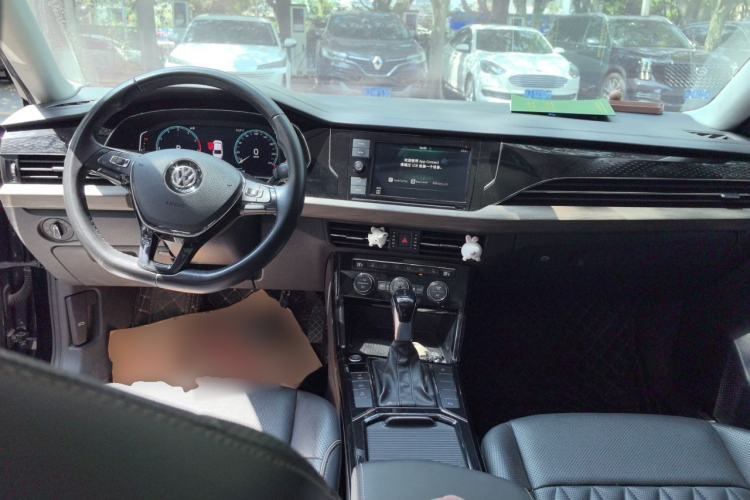 Used Volkswagen Passat 2019 330TSI Luxury Edition China VI Standard Center Console