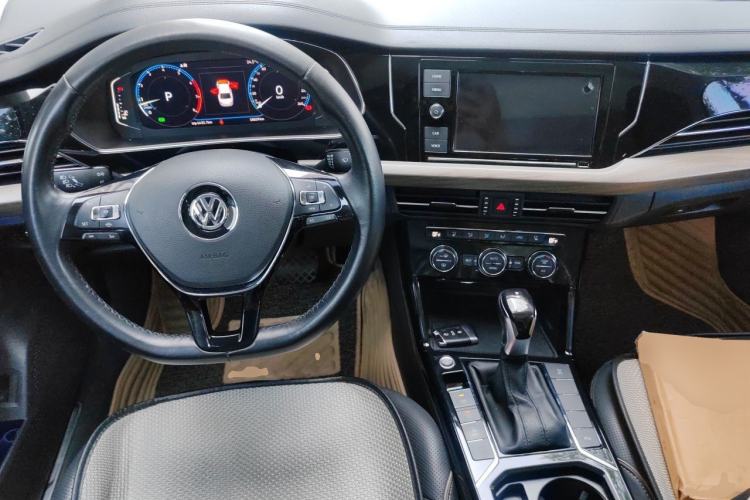 Used Volkswagen Passat 2019 330TSI Luxury Edition China VI Standard Center Console