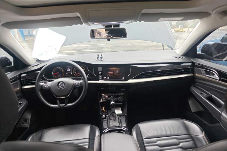 Used Volkswagen Passat 2019 330TSI Elite Edition China VI Center Console