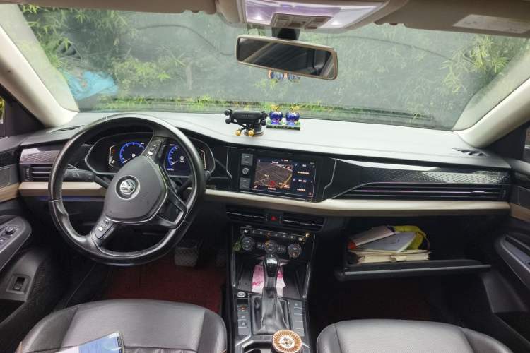 Used Volkswagen Passat 2019 330TSI Luxury Edition China VI Standard Center Console