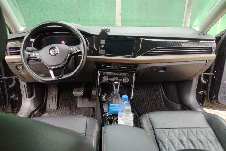Used Volkswagen Passat 2019 330TSI Luxury Edition China VI Standard Center Console