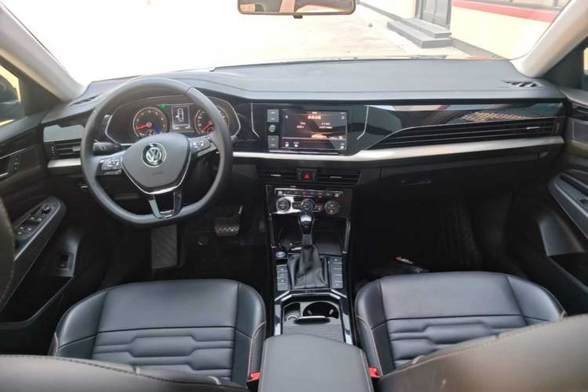 Used Volkswagen Passat 2019 330TSI Elite Edition China VI Center Console