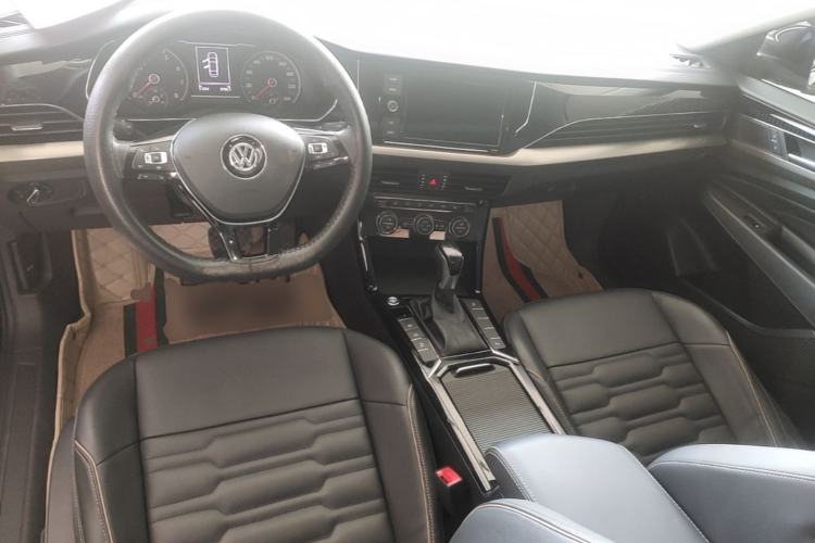 Used Volkswagen Passat 2019 330TSI Elite Edition China VI Center Console