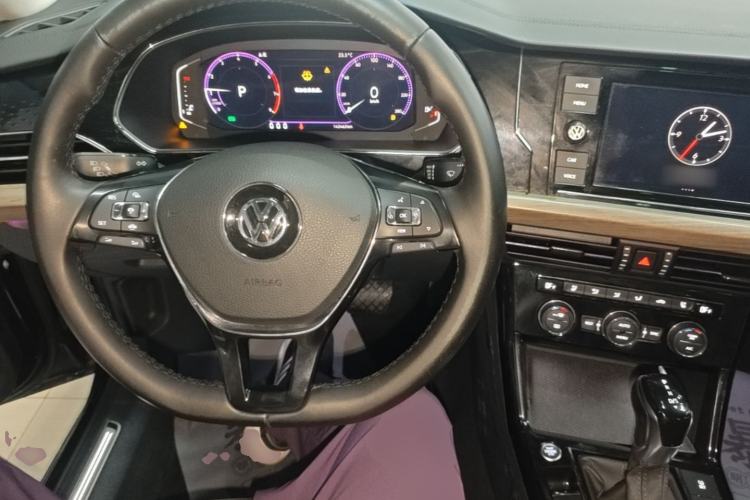 Used Volkswagen Passat 2019 330TSI Luxury Edition China VI Standard Center Console