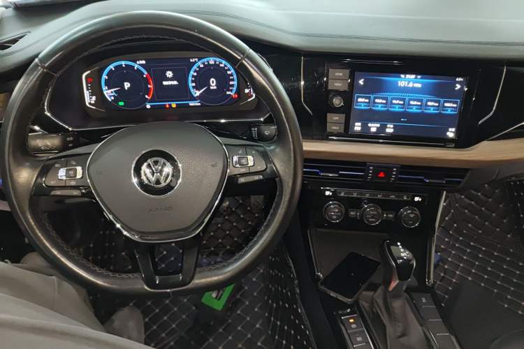 Used Volkswagen Passat 2019 330TSI Luxury Edition China VI Standard Center Console