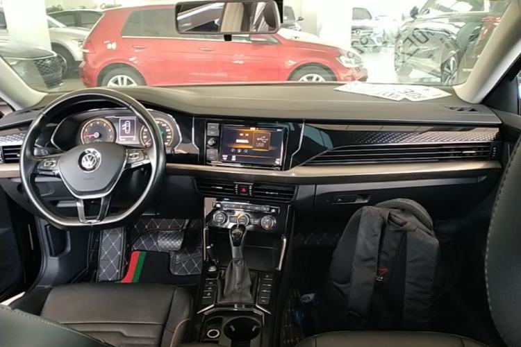 Used Volkswagen Passat 2019 330TSI Elite Edition China VI Center Console
