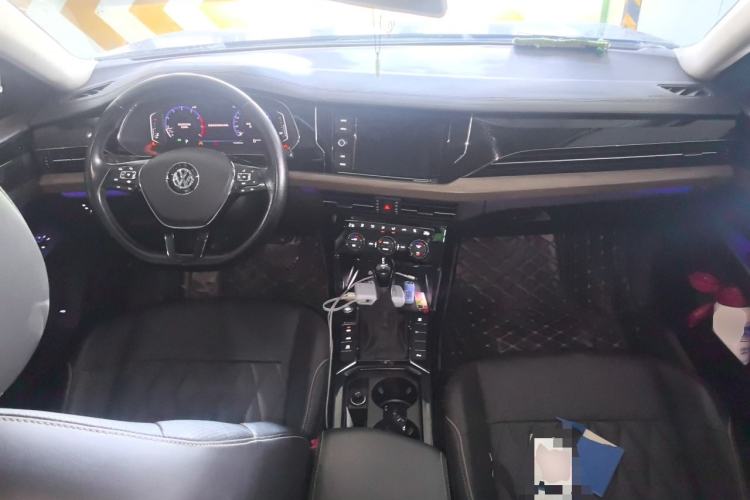 Used Volkswagen Passat 2019 330TSI Luxury Edition China VI Standard Center Console