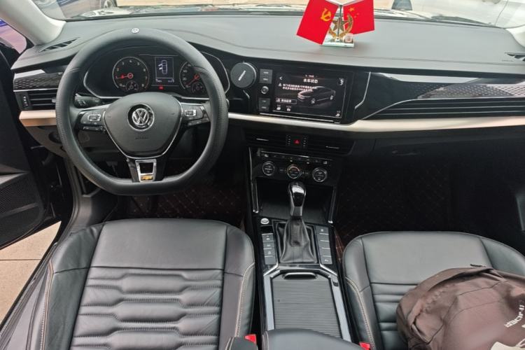 Used Volkswagen Passat 2019 330TSI Elite Edition China VI Center Console