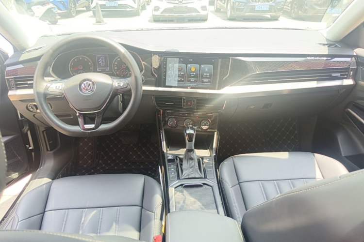 Used Volkswagen Passat 2019 280TSI Business Edition China VI Center Console