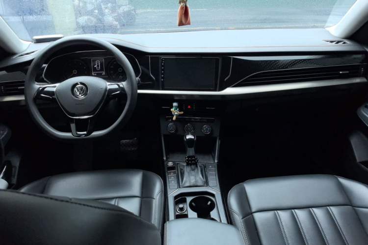 Used Volkswagen Passat 2019 280TSI Business Edition China VI Center Console
