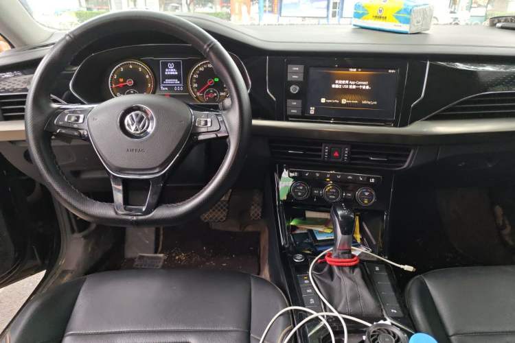 Used Volkswagen Passat 2019 330TSI Elite Edition China VI Center Console