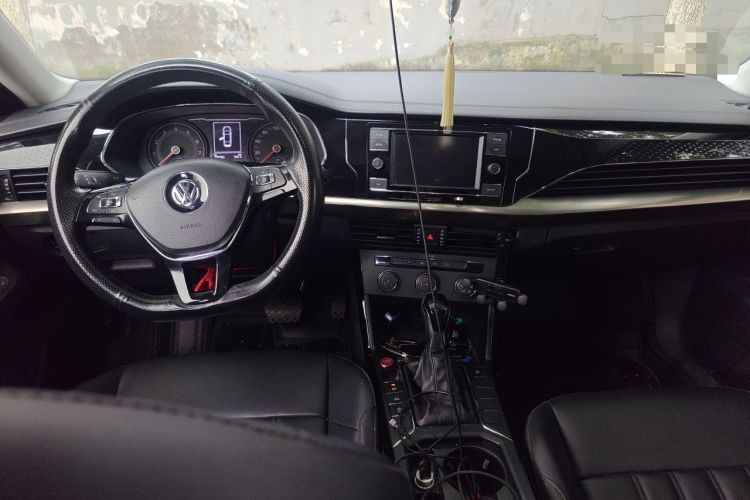Used Volkswagen Passat 2019 280TSI Business Edition China VI Center Console