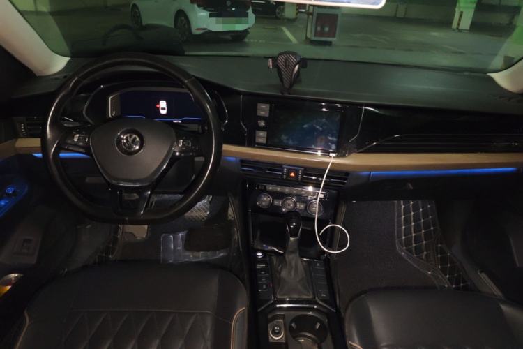 Used Volkswagen Passat 2019 330TSI Luxury Edition China VI Standard Center Console