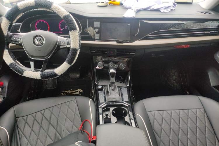 Used Volkswagen Passat 2019 330TSI Luxury Edition China VI Standard Center Console