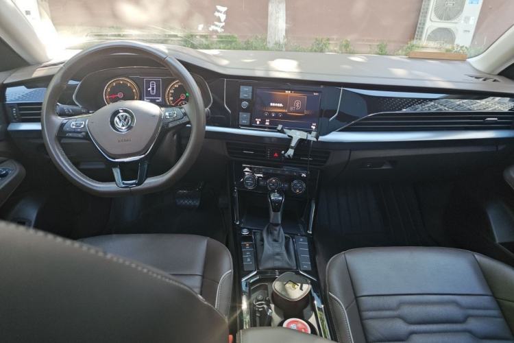 Used Volkswagen Passat 2019 330TSI Elite Edition China VI Center Console