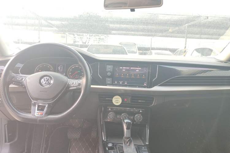 Used Volkswagen Passat 2019 330TSI Elite Edition China VI Center Console