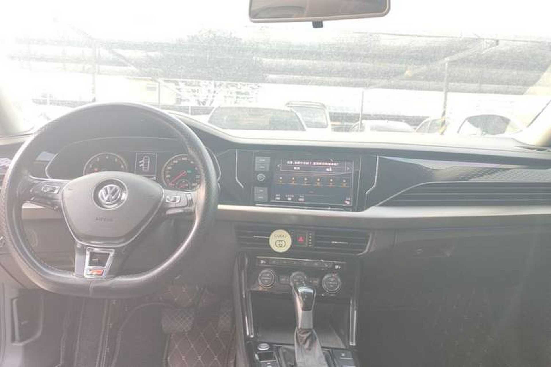 Used Volkswagen Passat 2019 330TSI Elite Edition China VI Center Console