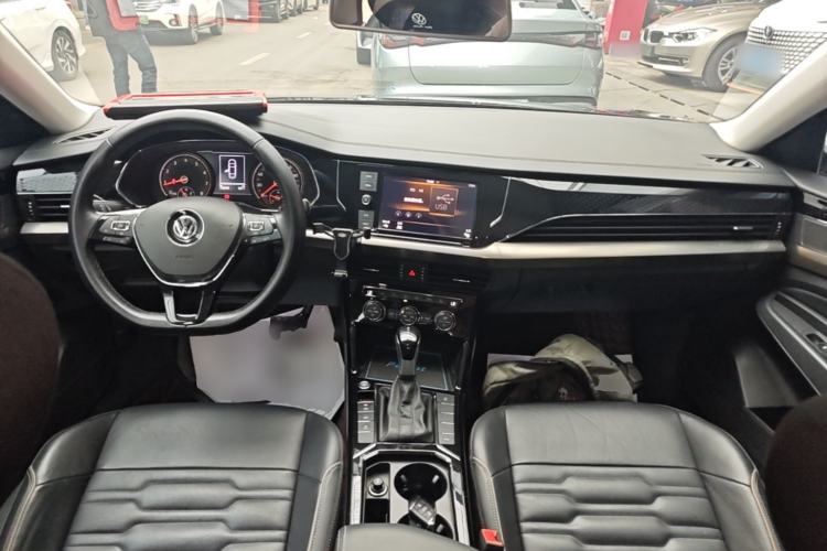 Used Volkswagen Passat 2019 330TSI Elite Edition China VI Center Console