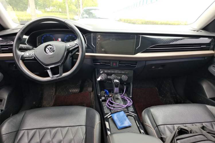 Used Volkswagen Passat 2019 380TSI Prestige Edition China VI Standard Center Console