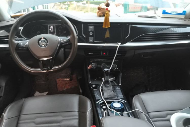 Used Volkswagen Passat 2019 280TSI Elite Edition China VI Standard Center Console
