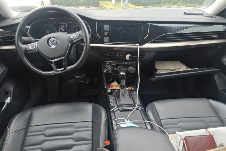 Used Volkswagen Passat 2019 330TSI Elite Edition China VI Center Console