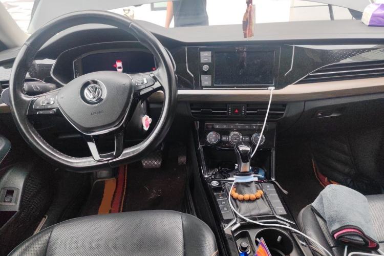 Used Volkswagen Passat 2019 330TSI Luxury Edition China VI Standard Center Console