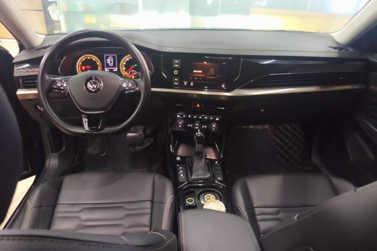 Used Volkswagen Passat 2019 330TSI Elite Edition China VI Center Console