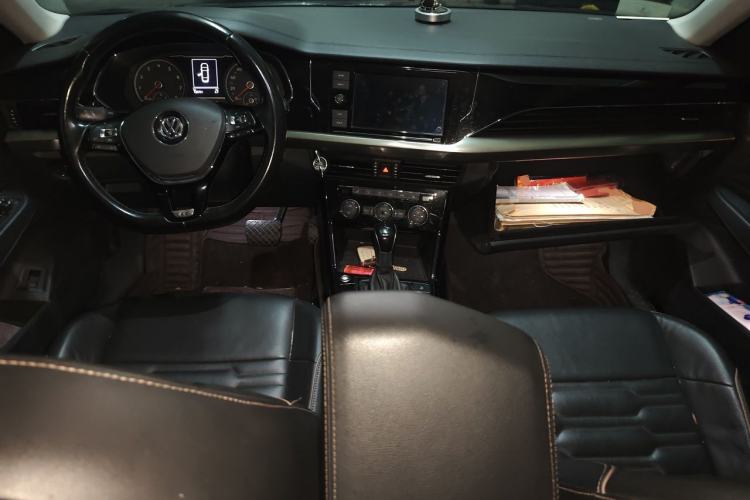 Used Volkswagen Passat 2019 330TSI Elite Edition China VI Center Console