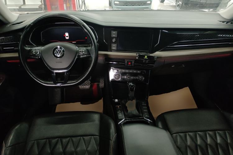 Used Volkswagen Passat 2019 330TSI Luxury Edition China VI Standard Center Console