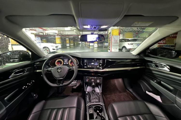 Used Volkswagen Passat 2019 280TSI Business Edition China VI Center Console