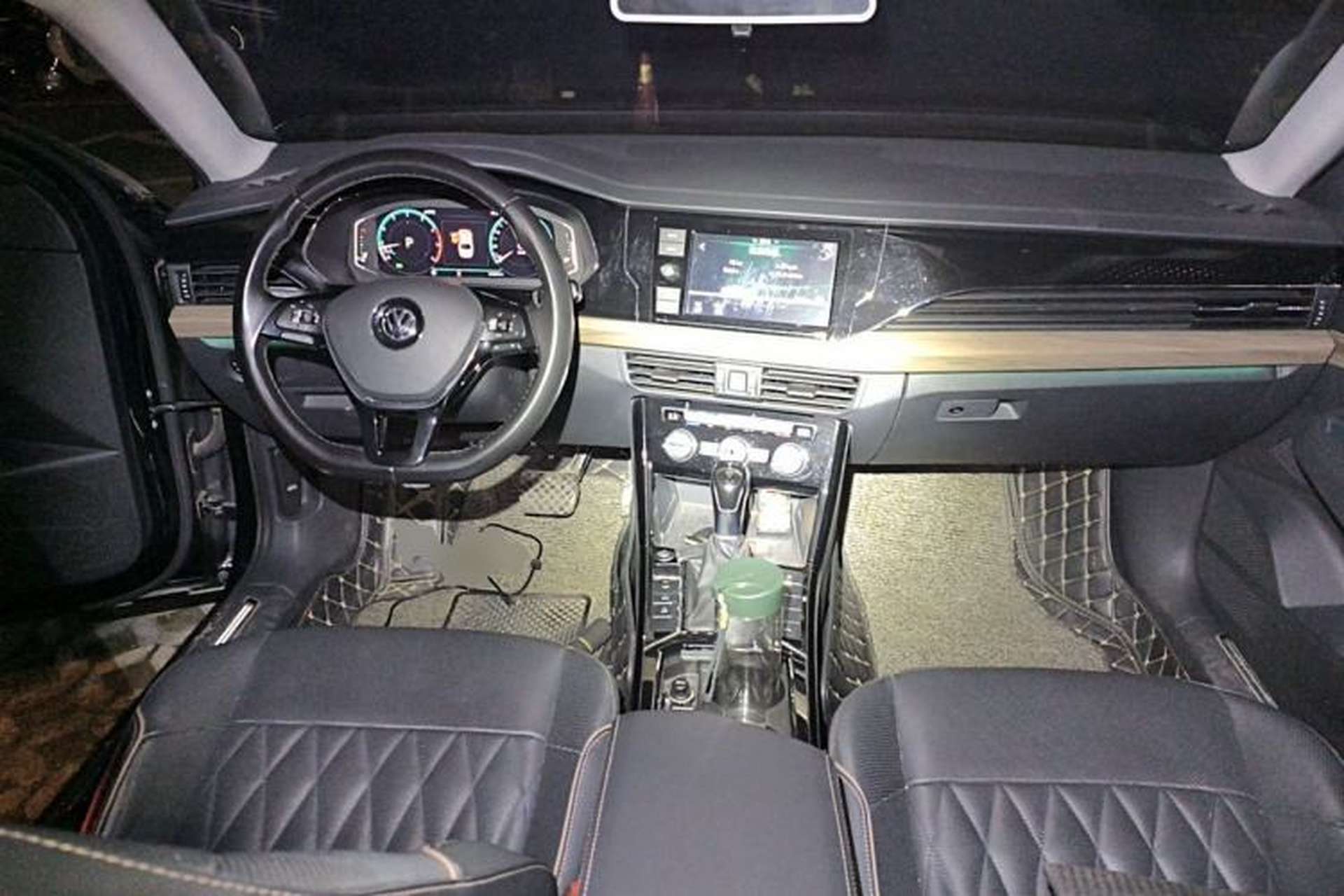Used Volkswagen Passat 2019 330TSI Luxury Edition China VI Standard Center Console
