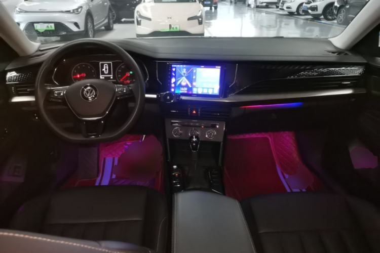 Used Volkswagen Passat 2019 280TSI Business Edition China VI Center Console